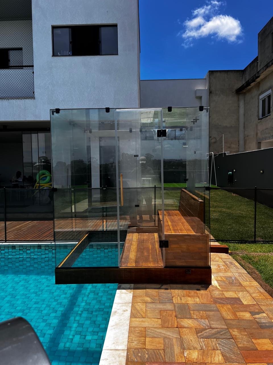 Sauna personalizada com painel de madeira