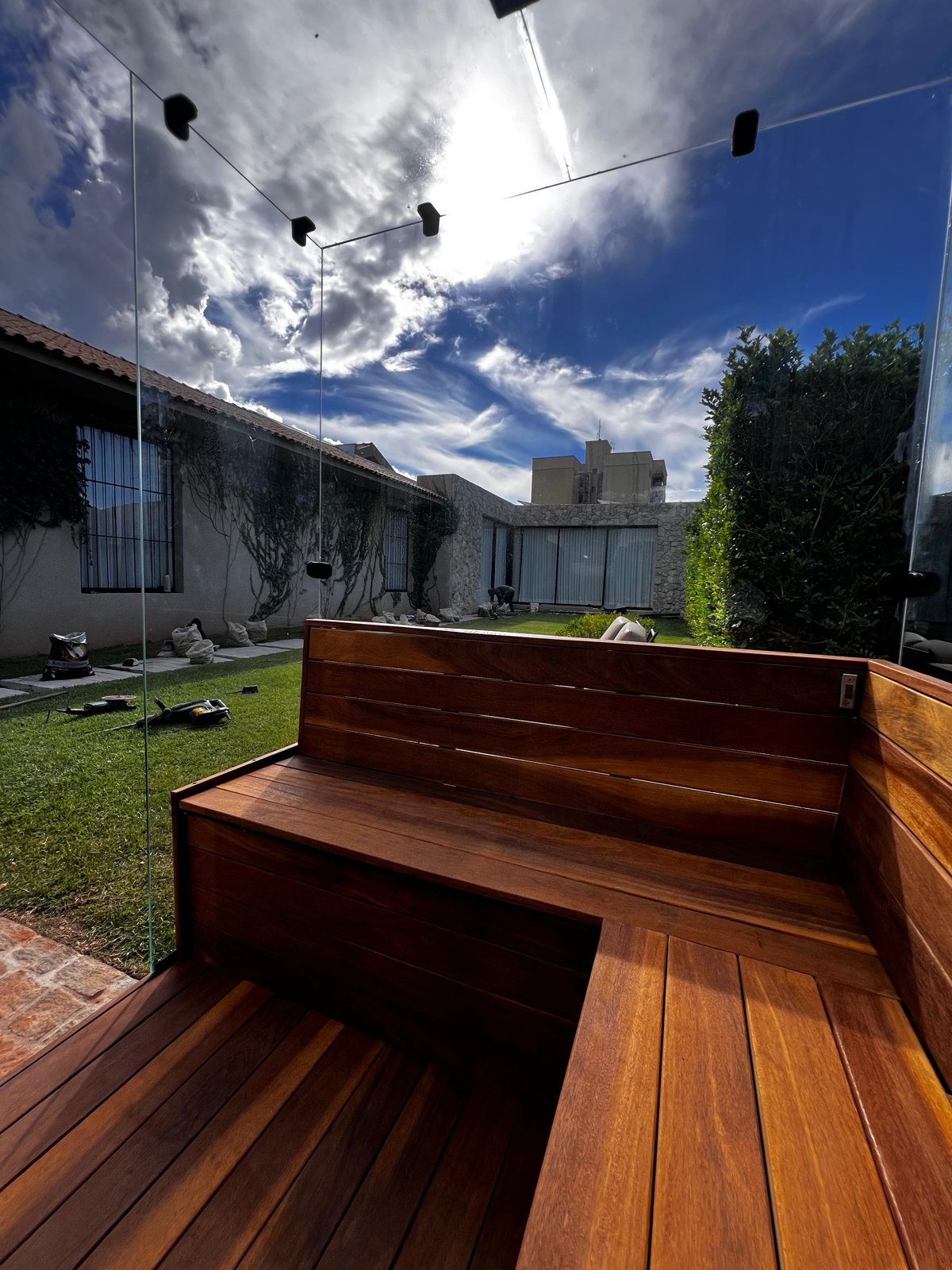 Detalhes do banco em madeira — acervo Sauna Loja